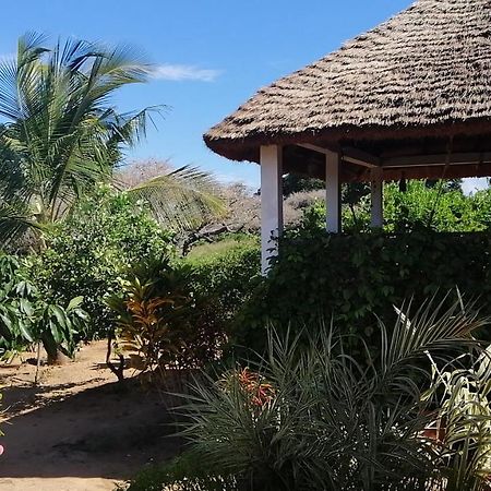 Akine Ti Kasso Piscine Hotel Diembereng Luaran gambar